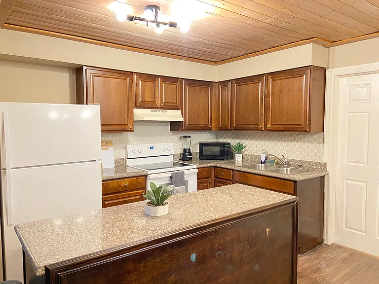 604 Glad Rd — Photo 7