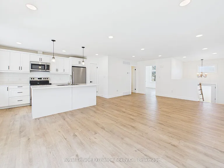 1085 Sutton St — Photo 8