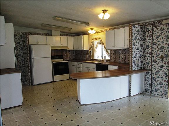 2nd image of 5900 64th St NE Unit 4