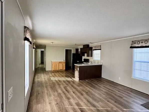 114 W 8th St, Coal Valley, IL 61240