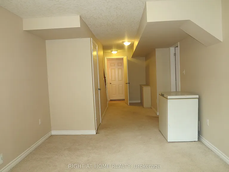 692 Oakcrossing Rd — Photo 22