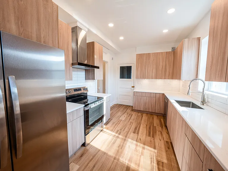 1458 W Foster Ave #1 — Photo 3
