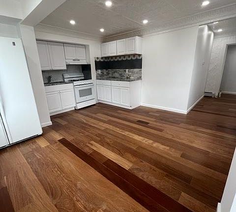 5th image of 700 Broadway
