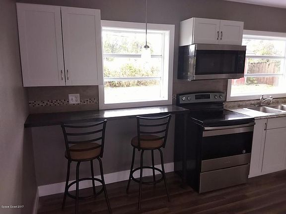 5th image of 1700 Golfview Dr