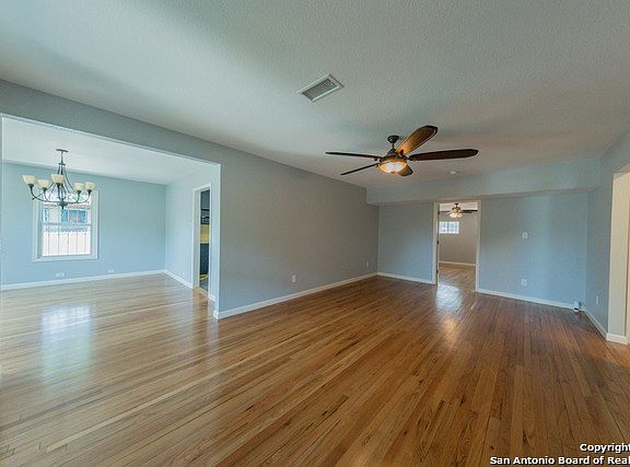 3rd image of 333 W Mariposa Dr