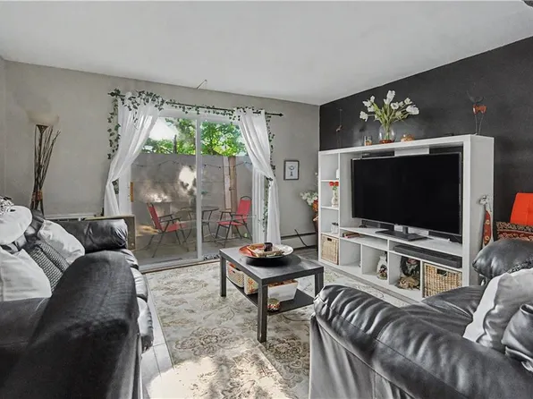 40 Cowesett Ave APT 27, West Warwick, RI 02893