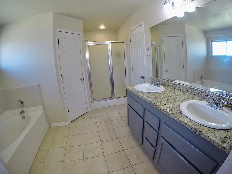 2705 Eastwood Dr — Photo 6