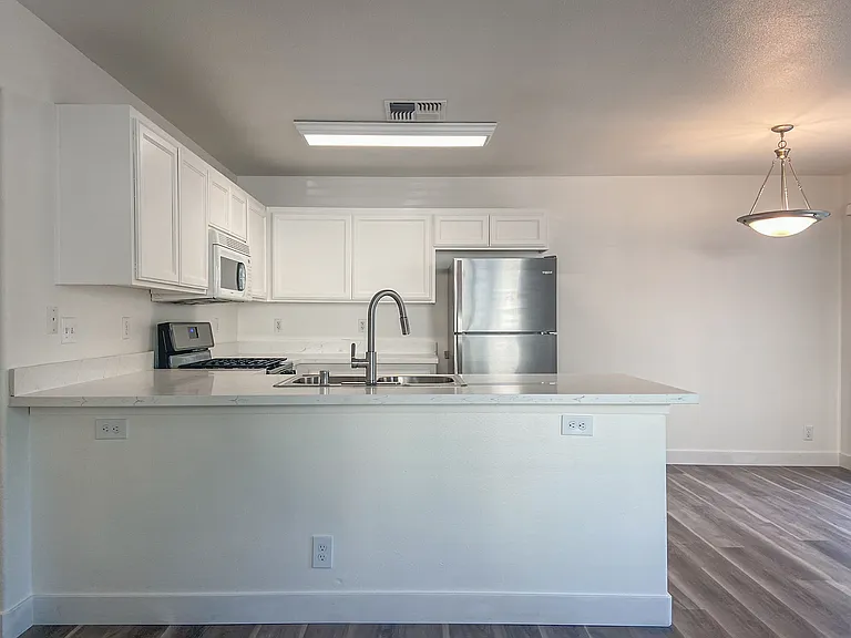 490 Posada Way — Photo 3