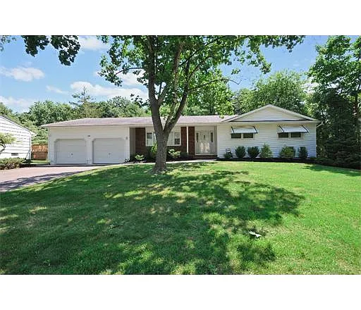 30 Alexander Rd photo 1