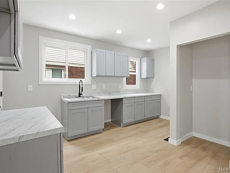 14615-14617 Winthrop St — Photo 19