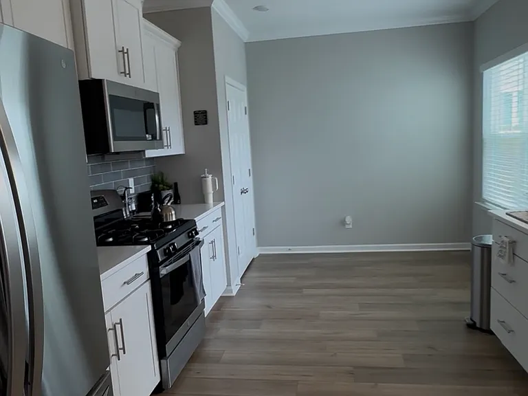 588 Ludlow Ln — Photo 4