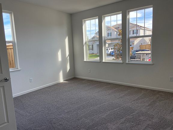 4th image of 504 Cabrillo Ct