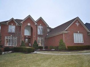 22132 Picadilly Cir, Novi, MI 48375