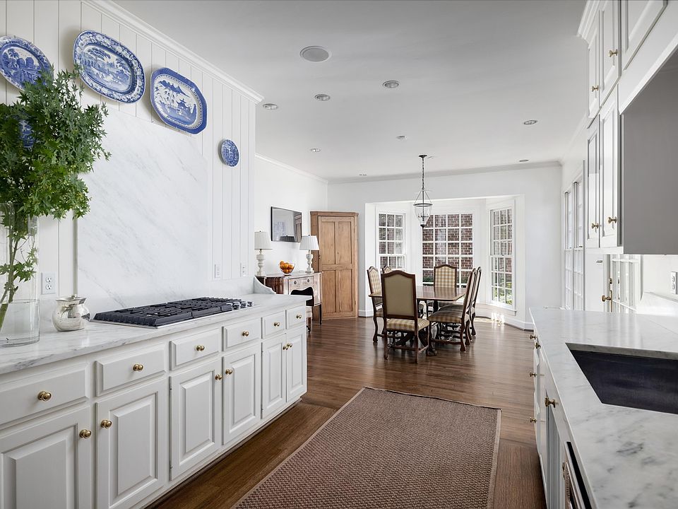 22nd image of 3161 Guilford Rd