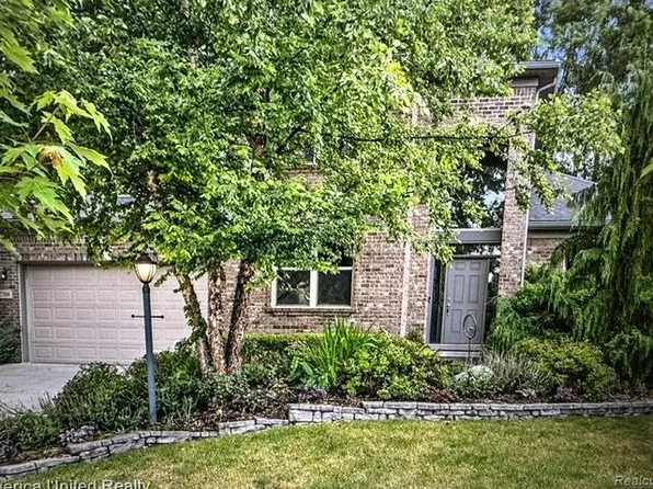 2708 Trillium Hills Dr, Commerce Township, MI 48382