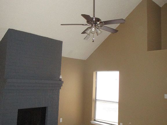5th image of 703 Bishop St