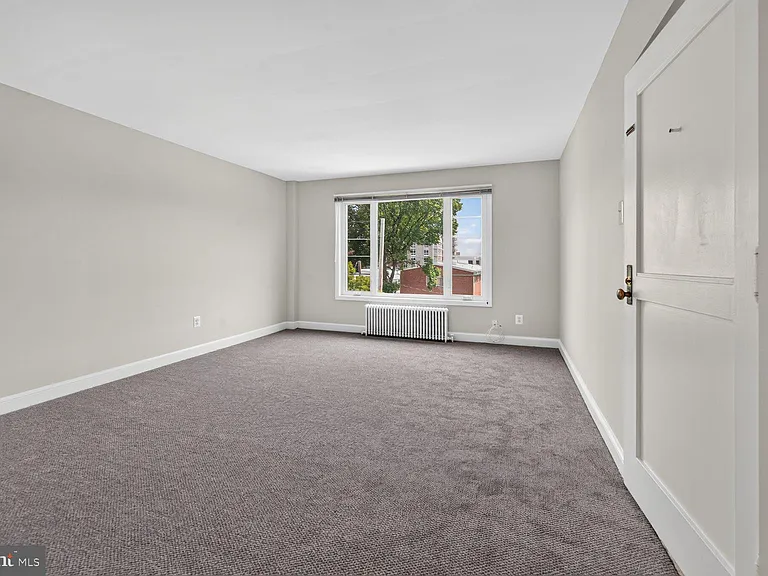 1410 N Quinn St #7 — Photo 2