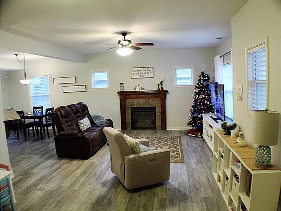 3rd image of 2612 Knollbrook Ct