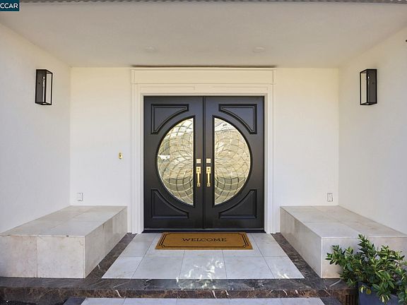 3rd image of 128 Diablo View Dr