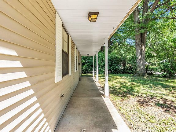 3rd image of 4374 Shelbourne Dr