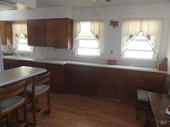 5th image of 2708 Laurel Dr