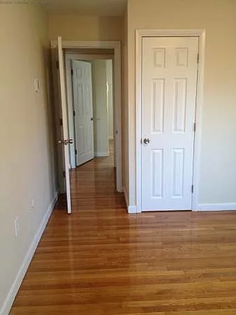 2 bed, 900 sqft, $2,400 — Photo 2