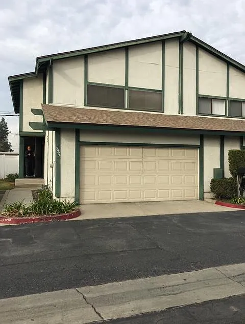 4 bed, 2.5 bath, 1451 sqft, $3,100 — Photo 1