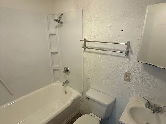 3rd image of 3811 Elm St #L