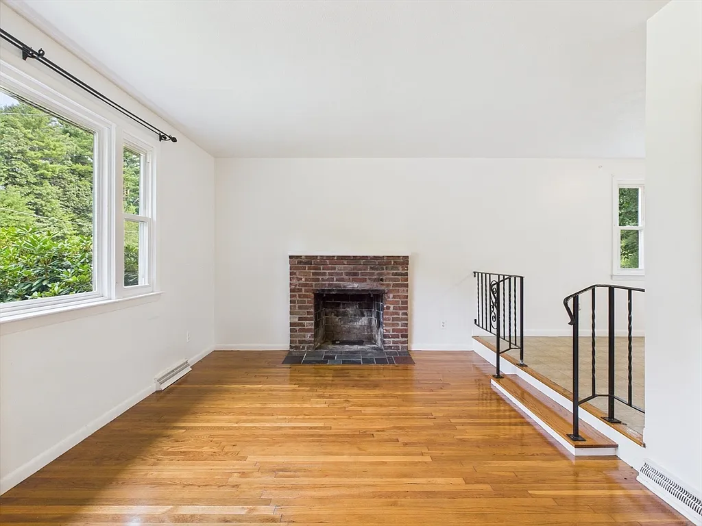 3 bed, 2.0 bath, 1474 sqft, $3,800 — Photo 2