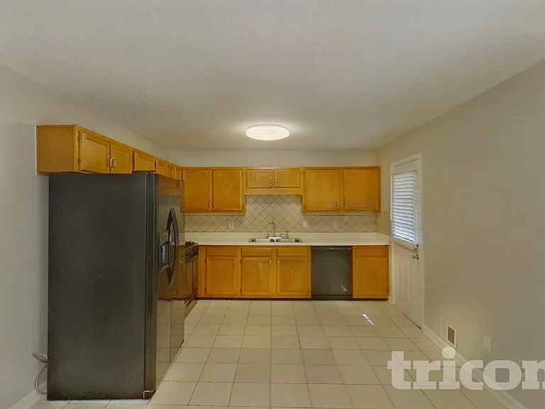 649 Stratford Dr — Photo 5