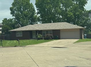 3310 S Southlyn Pl, Springfield, MO 65804