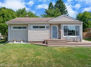 832 Southwood Dr, Fenton, MI