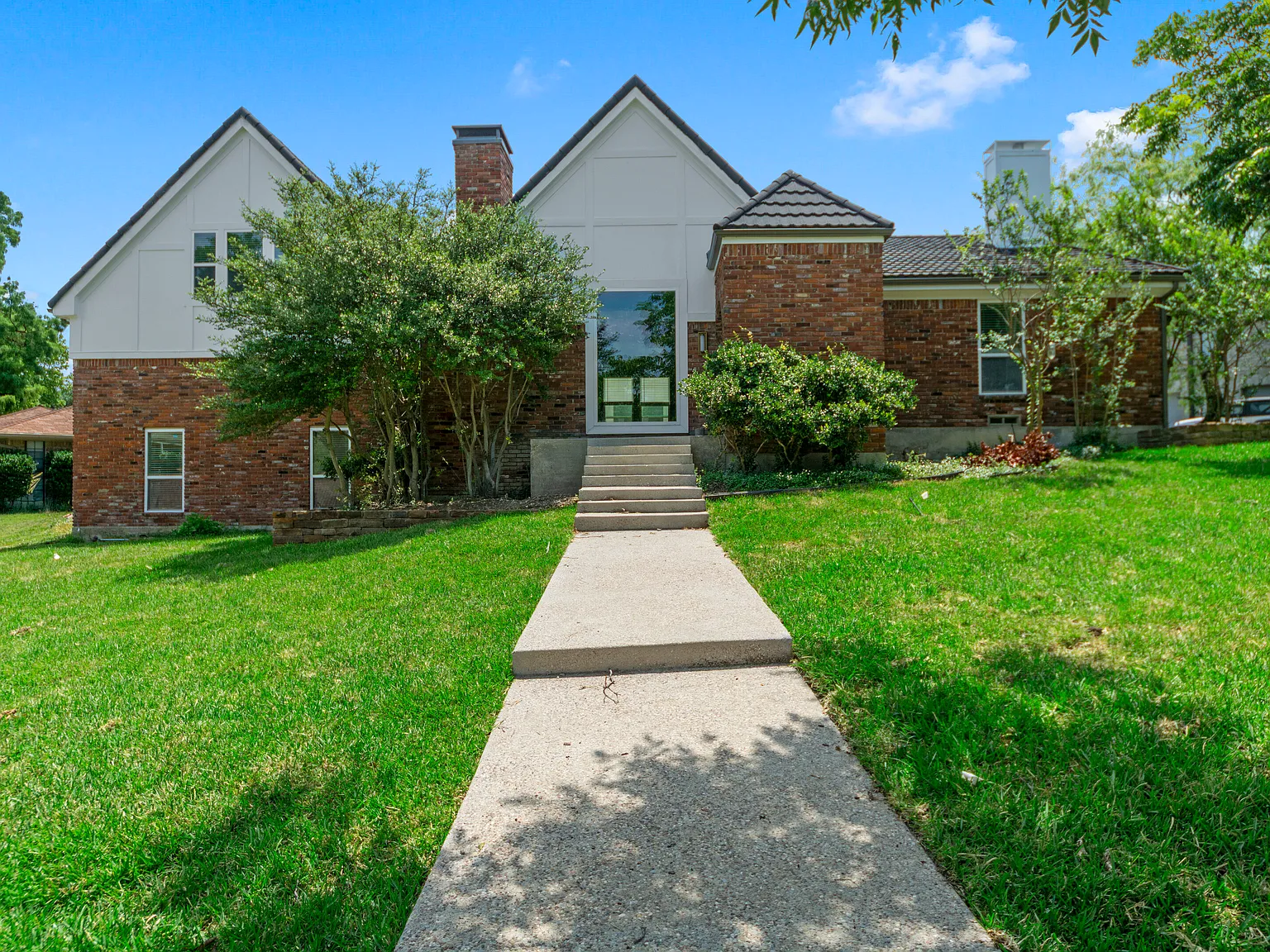 4 bed, 3.5 bath, 3380 sqft, $5,600 — Photo 1