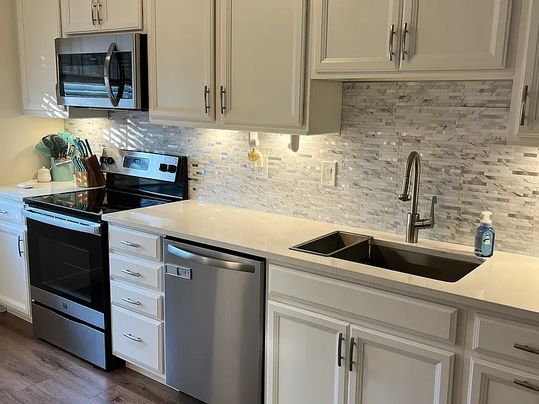 5425 Fair Oaks St — Photo 3