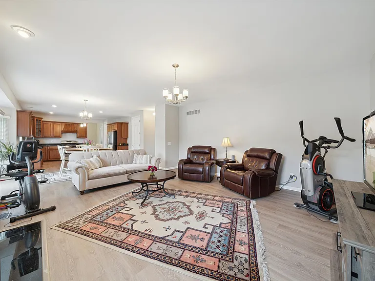 4976 Saddle Brook Ct — Photo 16
