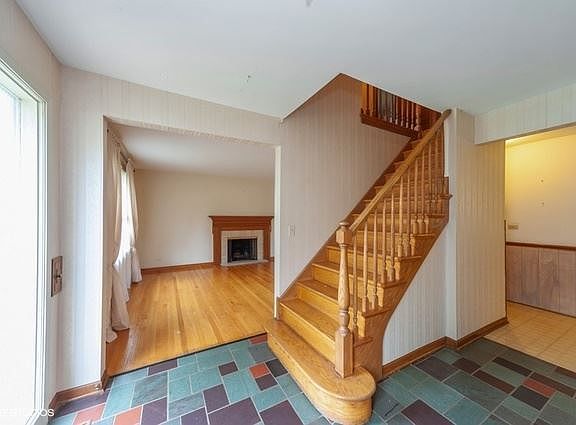 2nd image of 232 S Kennicott Ave