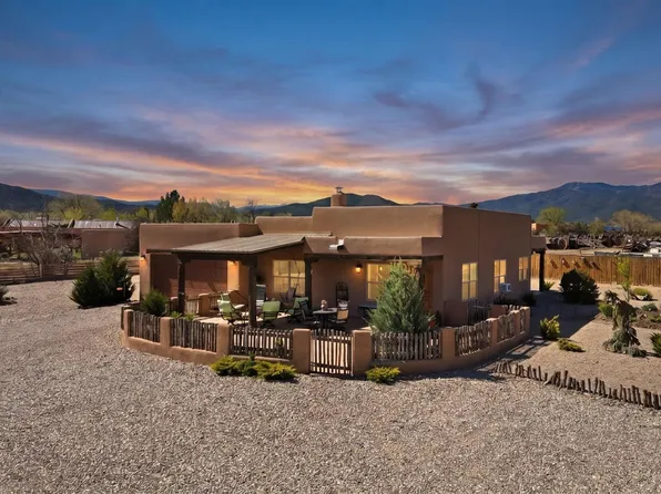 25 Medina Lane, Ranchos de Taos, NM 87557