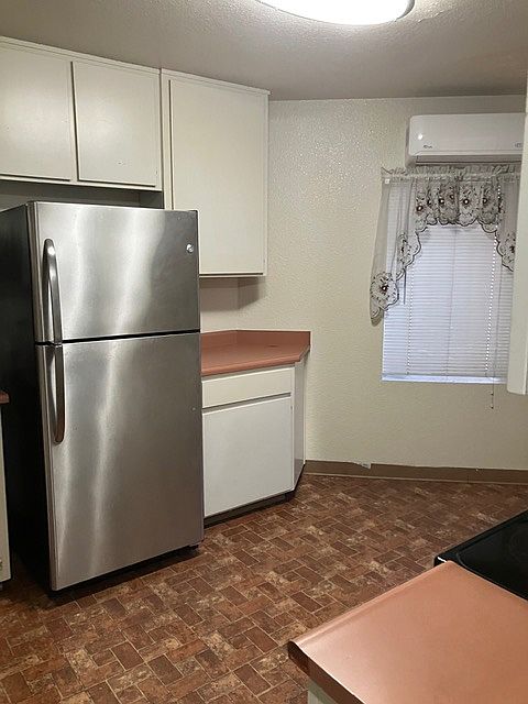1st image of 135 E Magnolia St #25