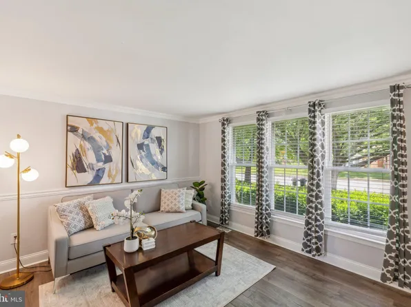 13039 Monterey Estates Dr, Herndon, VA 20171