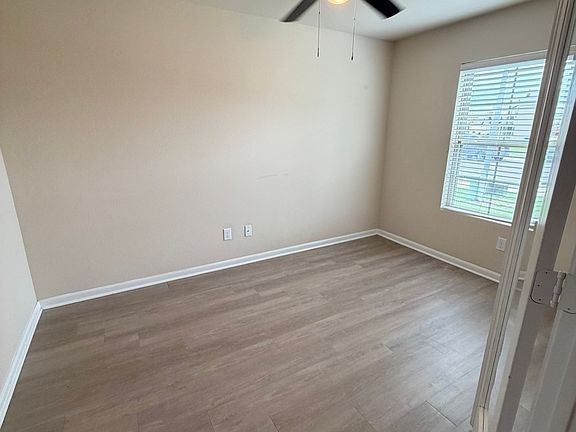 4th image of 810 Retama