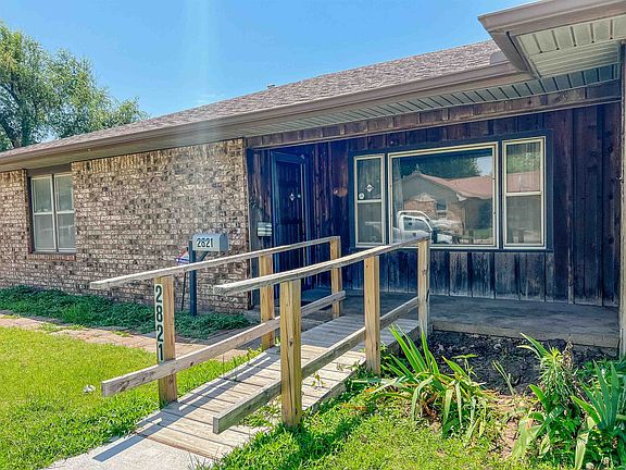 5th image of 2821 E Elm Ave