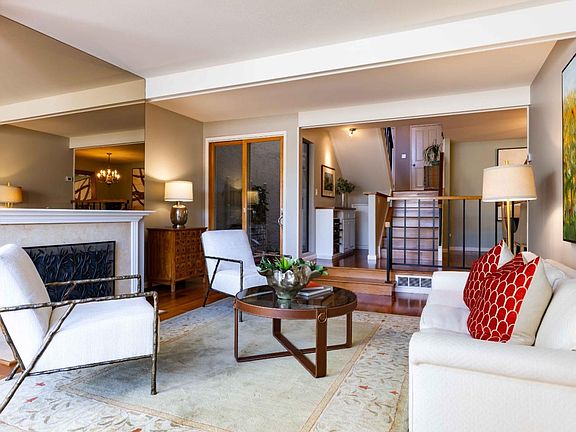 5th image of 694 Sand Hill Cir