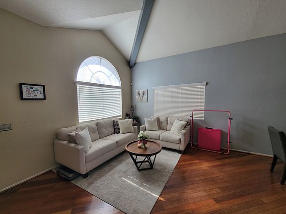 Entrance/Formal living room. High ceiling area