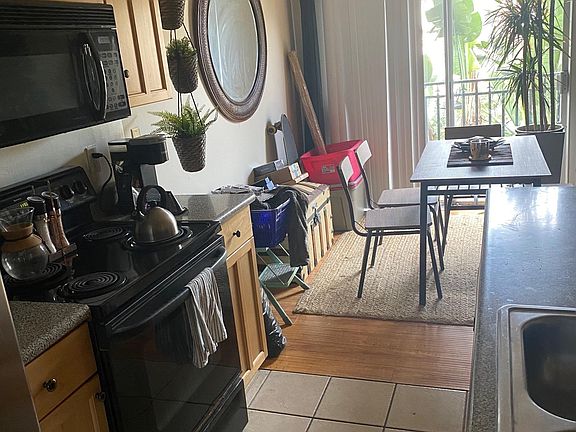 4th image of 1128 Ocean Park Blvd #209