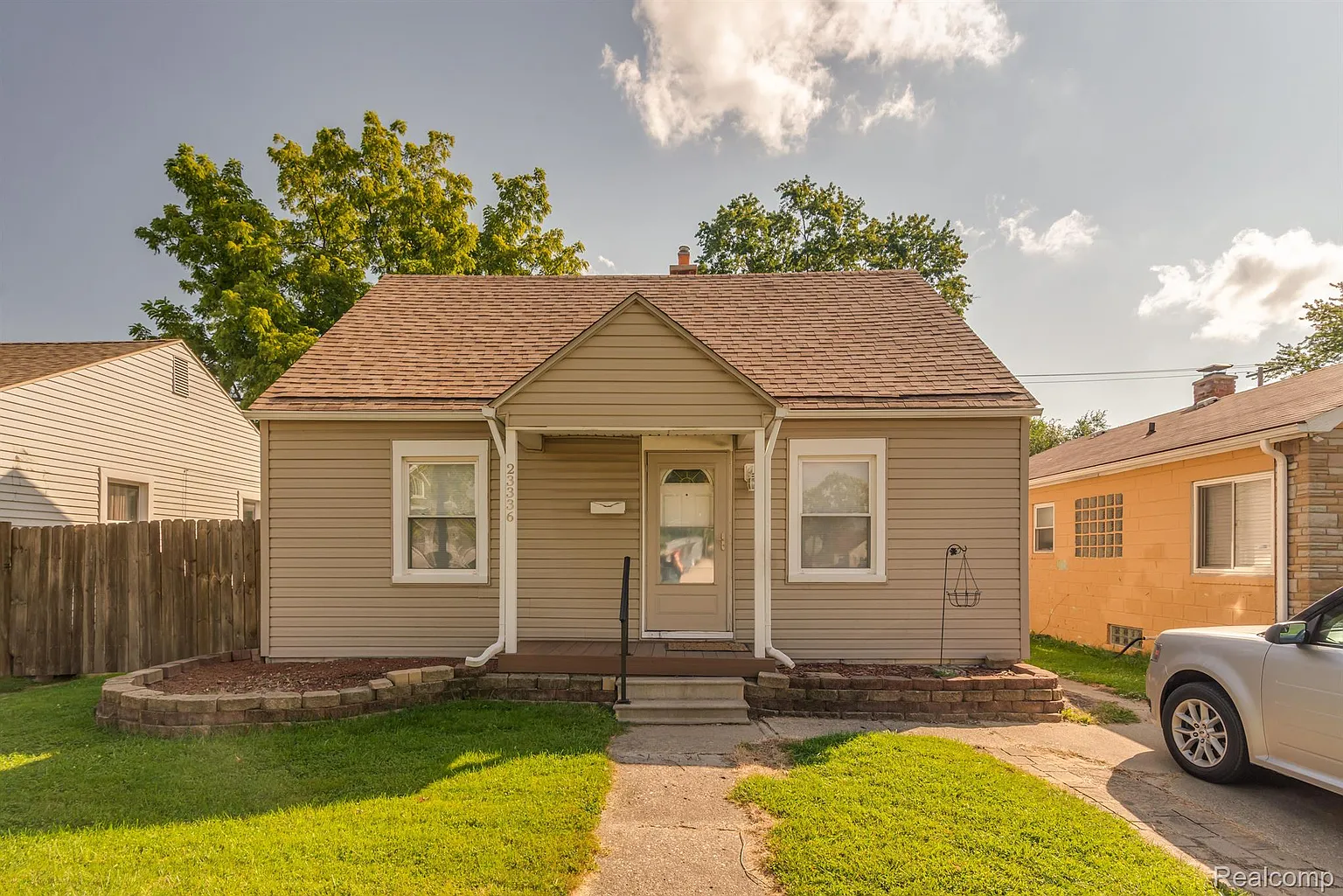 23336 Battelle Ave photo 1