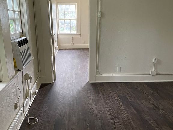 3rd image of 909 S 17th St #A-b