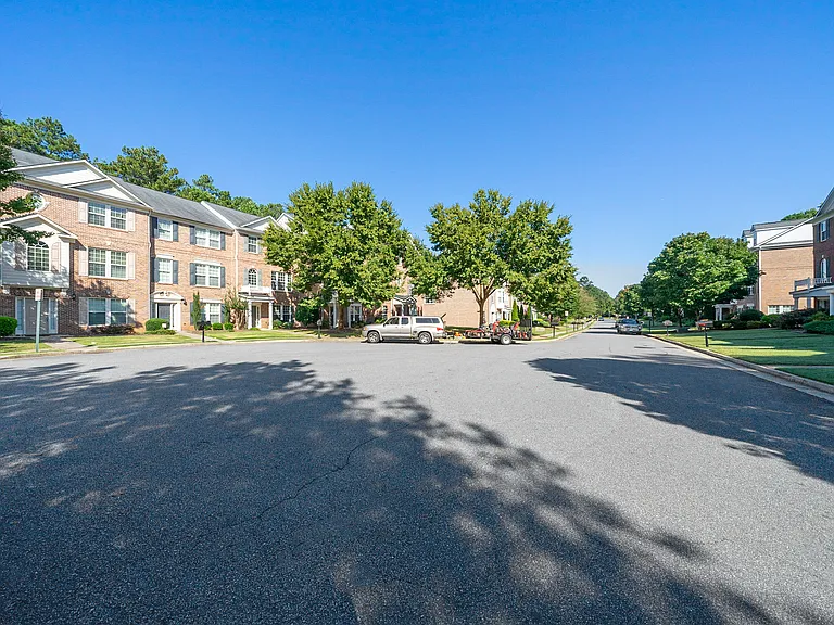 3305 Chastain Gardens Dr NW — Photo 2