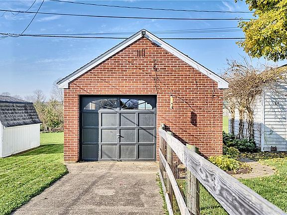 4th image of 17 Farview Ave