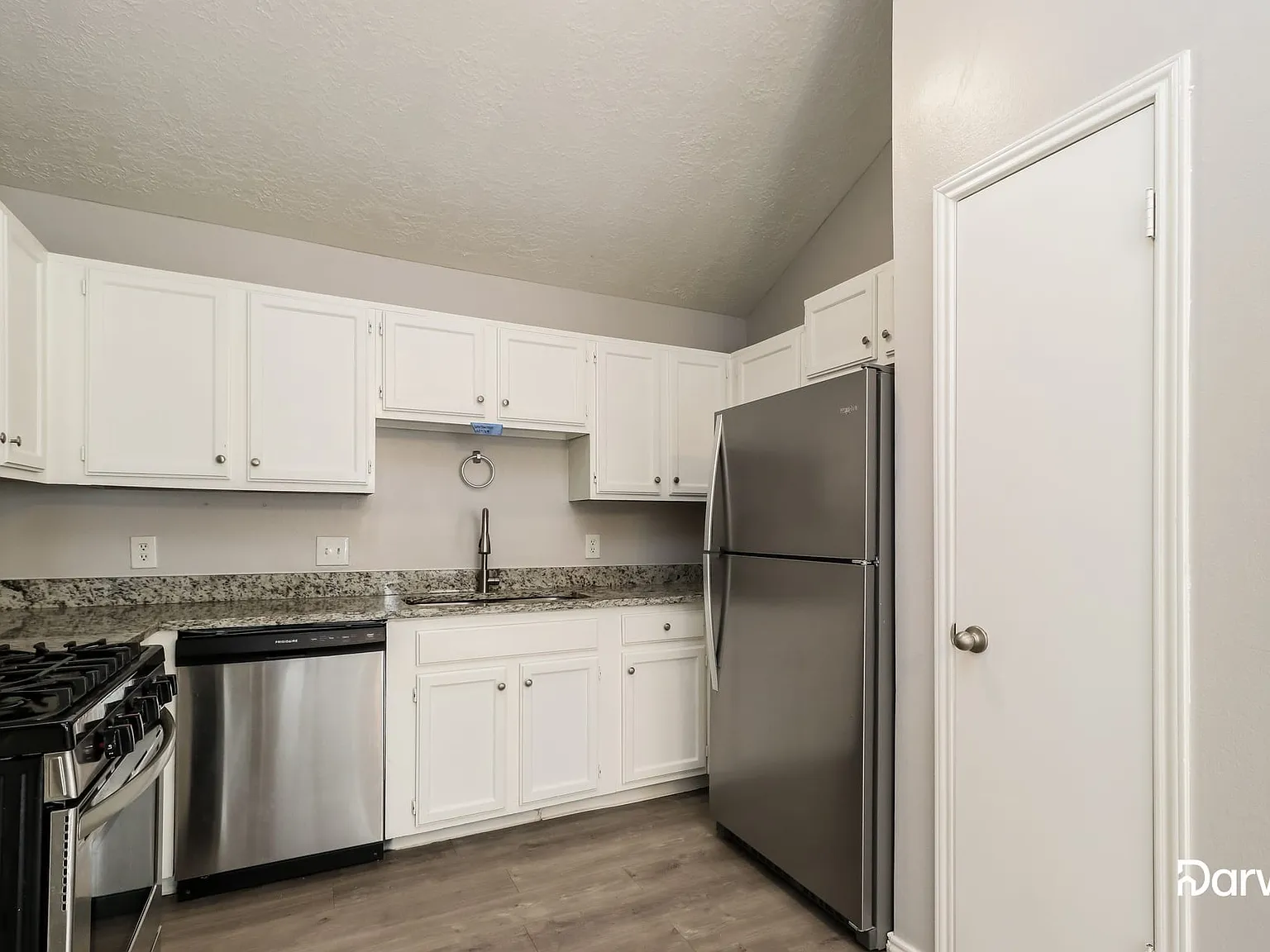 3 bed, 2.0 bath, 1345 sqft, $1,775 — Photo 4