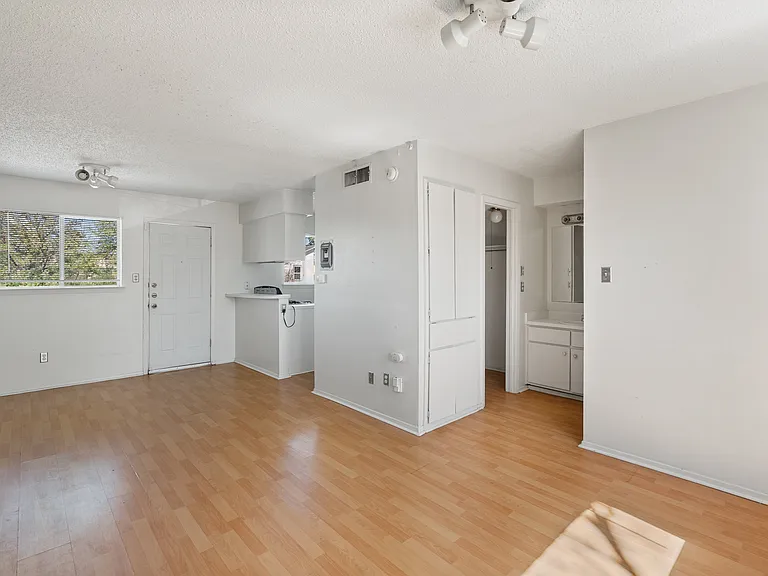 515 Krebs Ln #201 — Photo 6
